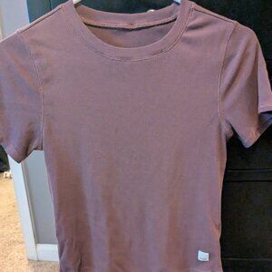 Vuori women's shirt size small